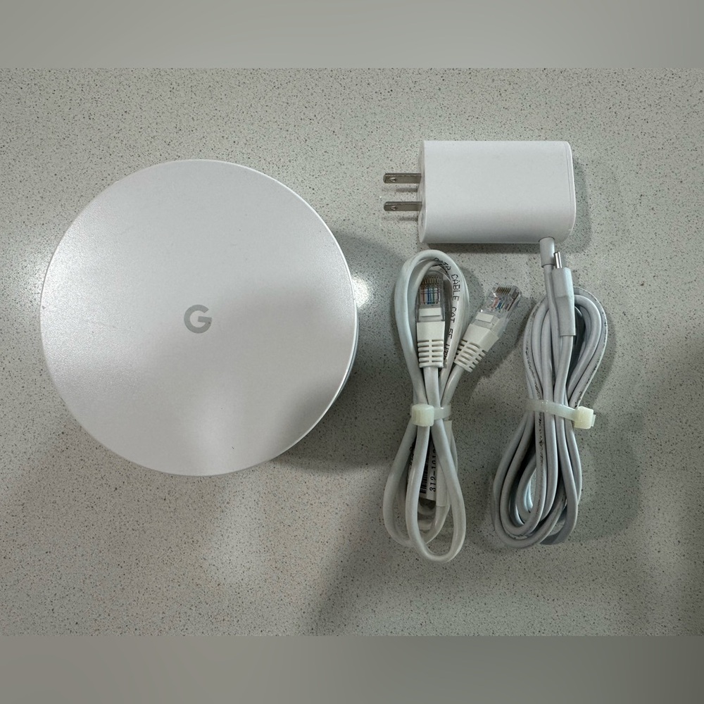 Google AC-1304 White WiFi Mesh Router with Cables. - Picture 3 of 3